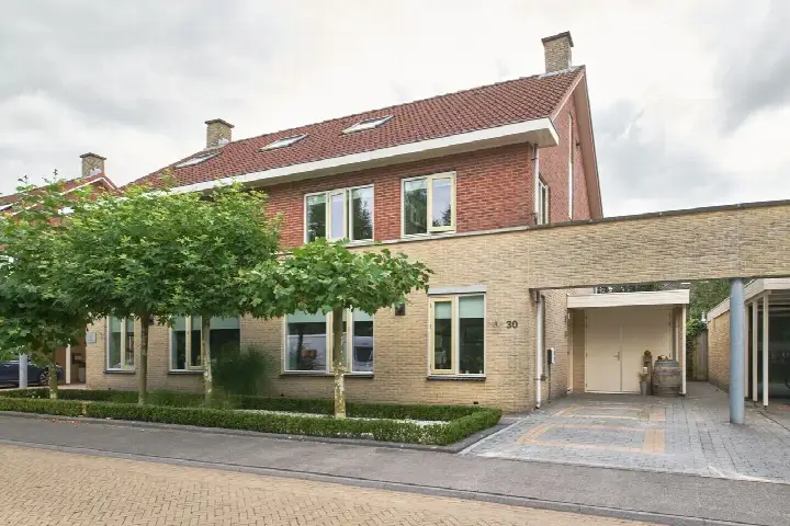 Twee-onder-één-kap te koop: Saffier 30, Burmaniapark Drachten