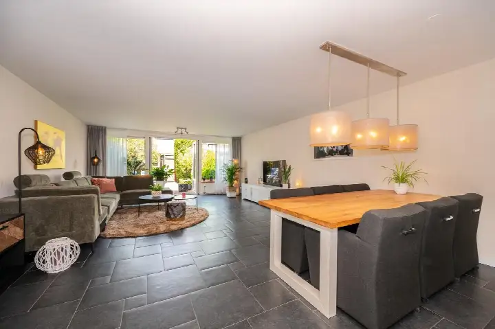 Tussenwoning te koop: Saffier 7, Stenenbuurt-midden Zoetermeer