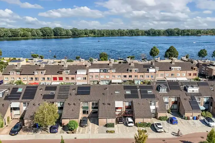 Tussenwoning te koop: Saffierstraat 251, Edelstenenbuurt Alphen Aan Den Rijn