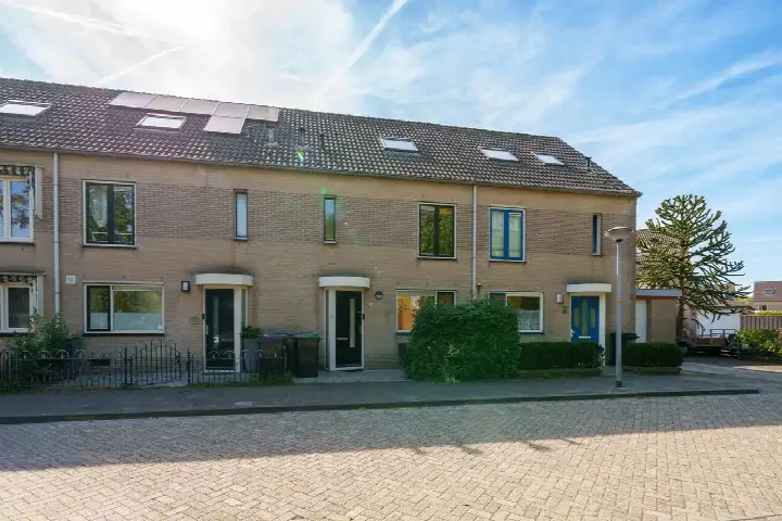 Terraced house for sale: Saint-Saensgracht 19, Muziekwijk Z.-Oost Almere