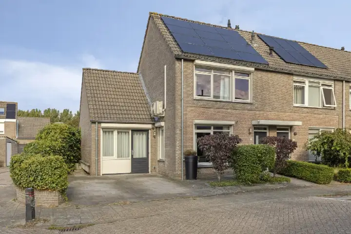 Corner house for sale: Salderes 107, Salderes Best