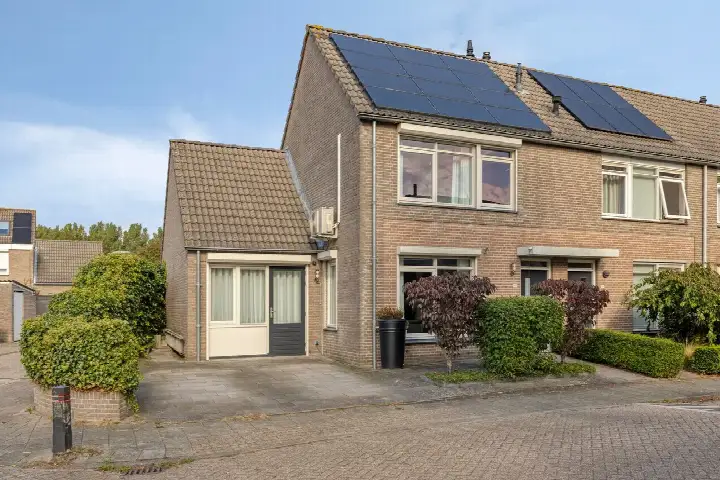 Corner house for sale: Salderes 107, Salderes Best