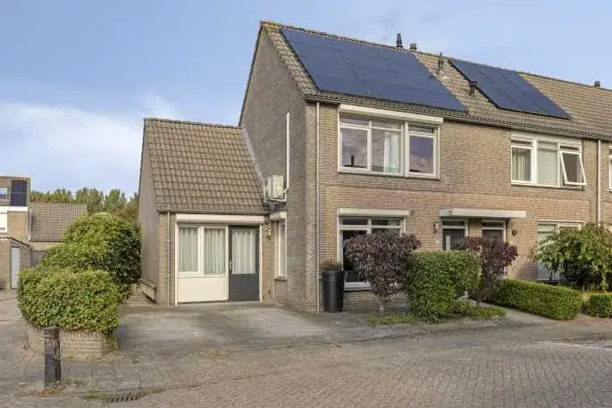 Corner house for sale: Salderes 107, Salderes Best