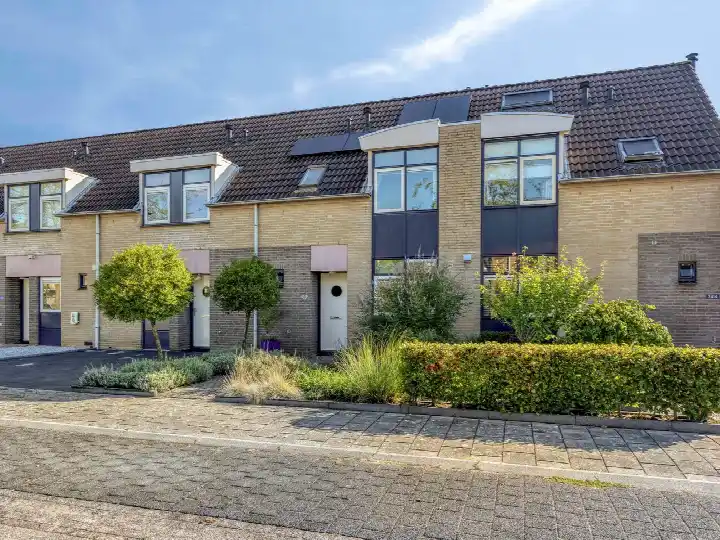 Tussenwoning te koop: Saltshof 2416, Saltshof Wijchen