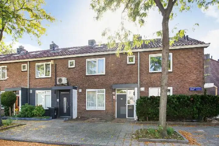Terraced house for sale: Sam van Houtenstraat 319, Van Tijenbuurt Amsterdam