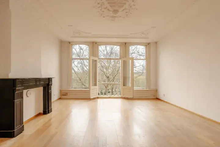 Apartment for sale: Sarphatipark 74-3, Van der Helstpleinbuurt Amsterdam