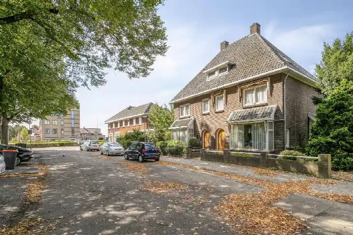 Twee-onder-één-kap te koop: Schaarhuisstraat 4, Orthen 'S-Hertogenbosch