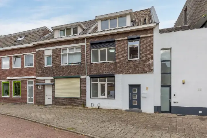 Tussenwoning te koop: Schandelerboord 5, Burettestraat en omgeving Heerlen