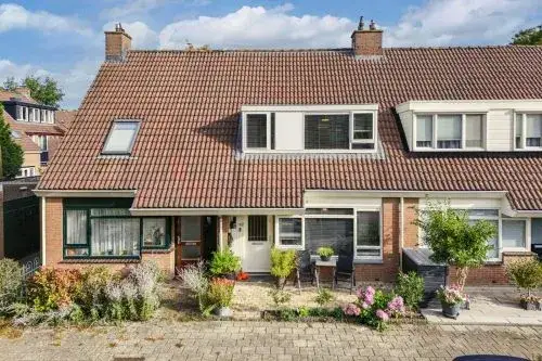 Tussenwoning te koop: Schapenmeent 162, Schapenmeent en Terpmeent Almere