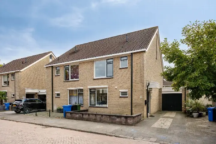 Tussenwoning te koop: Scharster 5, Zevenkamp Rotterdam