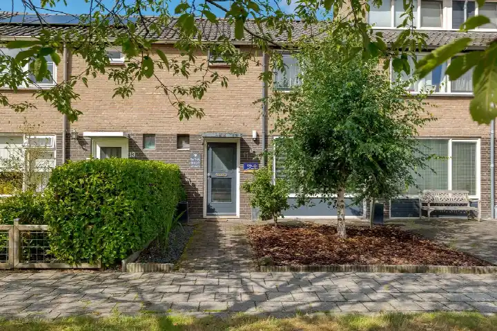 Tussenwoning te koop: Schepenlaan 11, Roden Roden