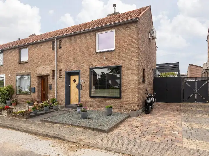 Corner house for sale: Scheperstraat 10, Beek Beek