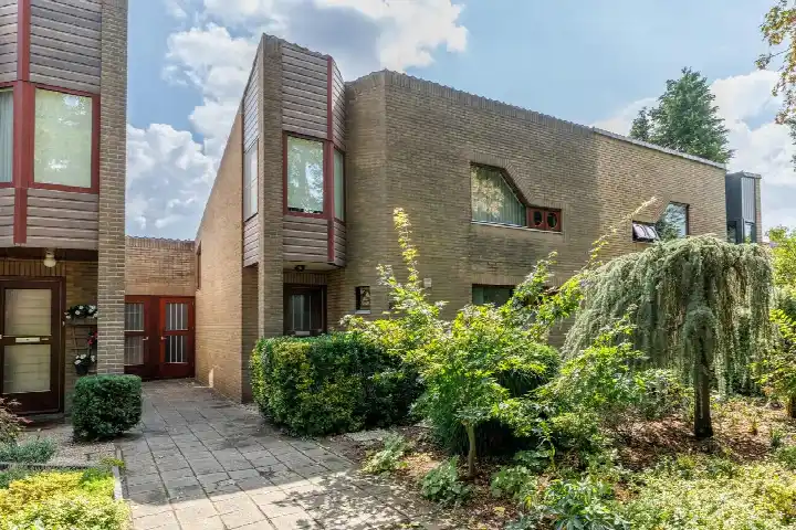 Tussenwoning te koop: Schietbaanweg 147, Twekkelerveld Enschede