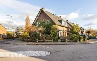 Semi-detached for sale: Schimmelpenninckstraat 1, Staatsliedenkwartier Apeldoorn
