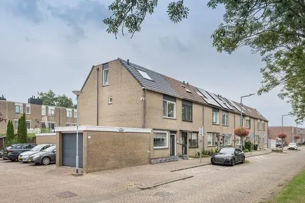 Terraced house for sale: Schinnenbaan 54, Beverwaard Rotterdam