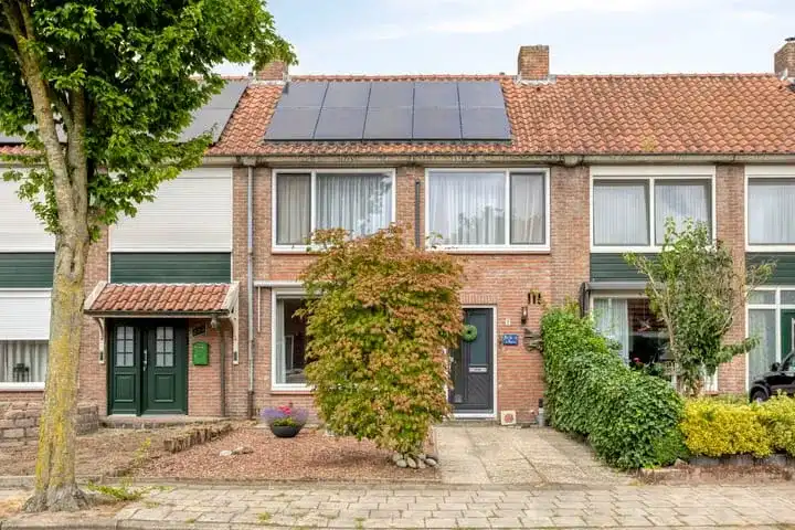 Terraced house for sale: Scholtinkstraat 212, Losser-Oost Losser