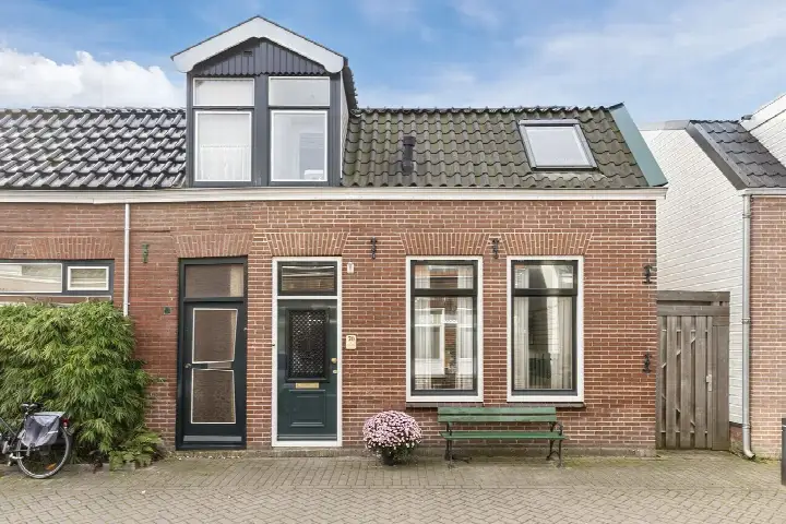 Semi-detached for sale: Schoolmeestersstraat 70, Rosmolenbuurt West Zaandam