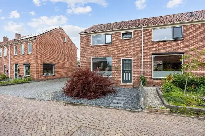 Twee-onder-één-kap te koop: Schoolstraat 11, Ezinge Ezinge