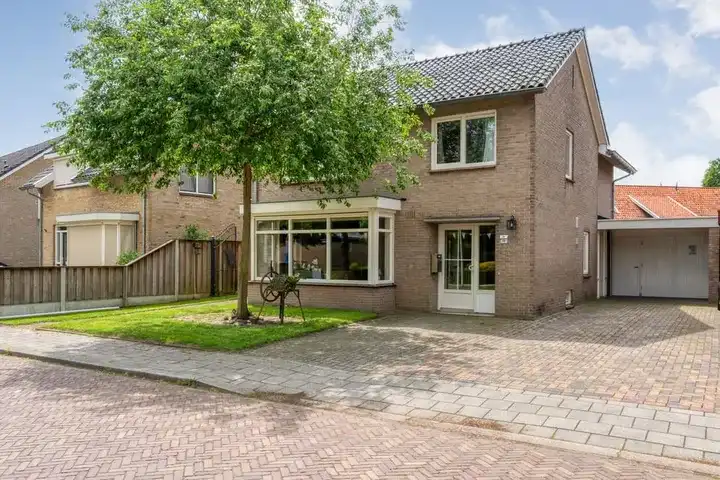 Twee-onder-één-kap te koop: Schoolstraat 19, Tilligte kern Tilligte