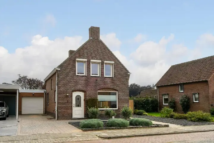 Twee-onder-één-kap te koop: Schoolstraat 38, Herten Herten
