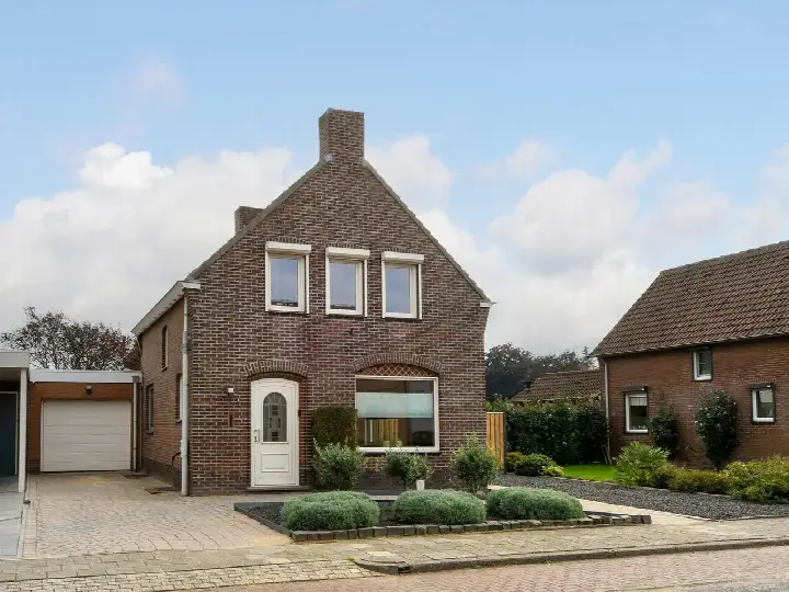 Twee-onder-één-kap te koop: Schoolstraat 38, Herten Herten