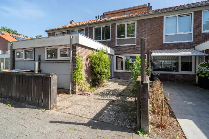 Tussenwoning te koop: Schoonoortstraat 3, Wijkermeerbuurt Velsen-Noord