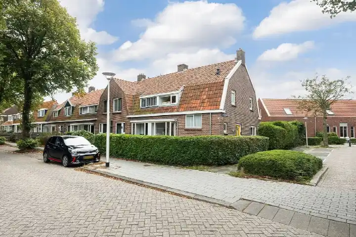 Corner house for sale: Schoppershofstraat 26, Cambuursterpad Leeuwarden