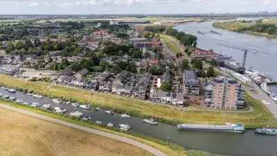 Terraced house for sale: Schorredijk 9, Puttershoek Woonkern Puttershoek