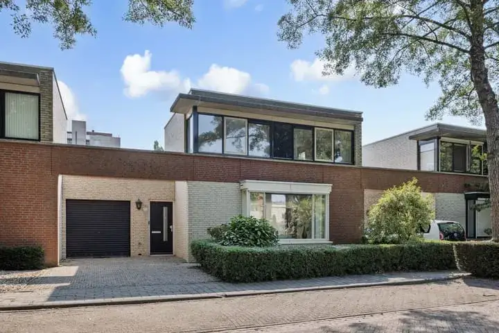 Tussenwoning te koop: Schout van Gramsbergensingel 73, Maasoever 'S-Hertogenbosch