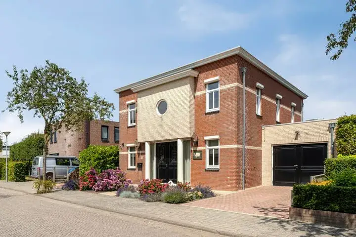 Vrijstaande woning te koop: Schout van Lyndenstraat 6, Maasoever 'S-Hertogenbosch