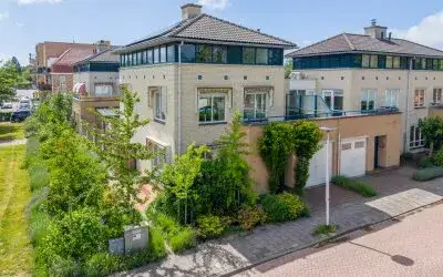 Corner house for sale: Schoutenlaan 13, Bloemenbuurt Voorhout