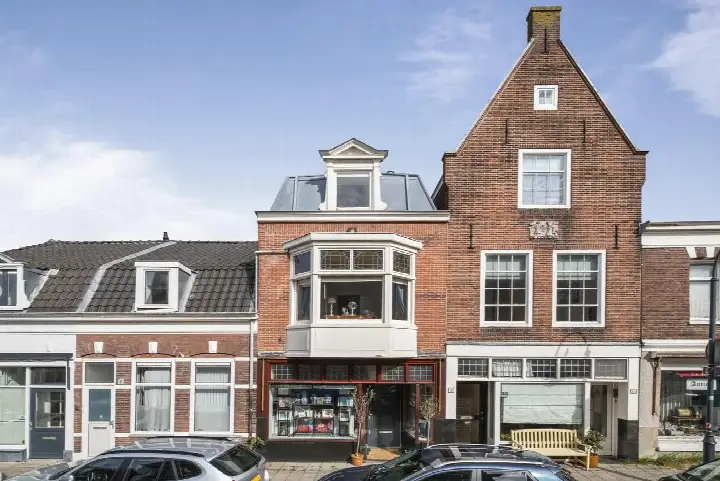 Tussenwoning te koop: Schouwtjeslaan 5, Koninginnebuurt Haarlem
