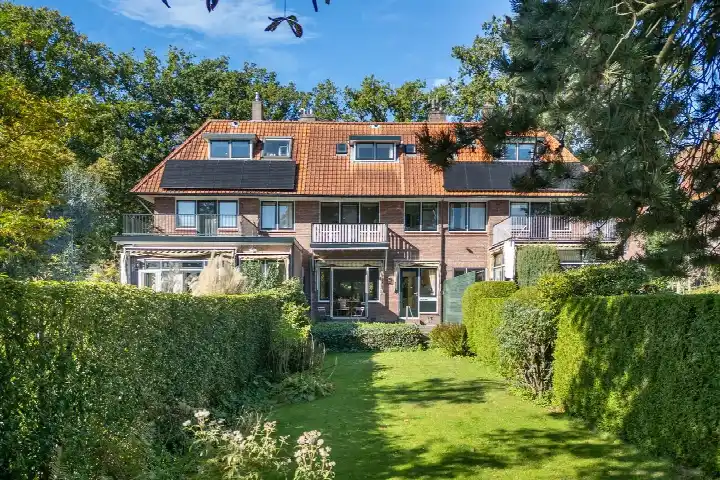 Tussenwoning te koop: Schouwweg 39, Drie Papegaaien Wassenaar