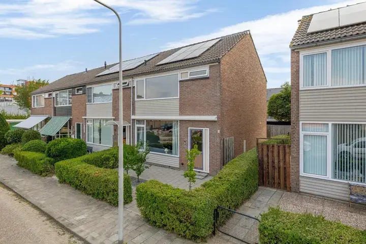 Hoekwoning te koop: Schröderstraat 10, Marinebuurt Hellevoetsluis
