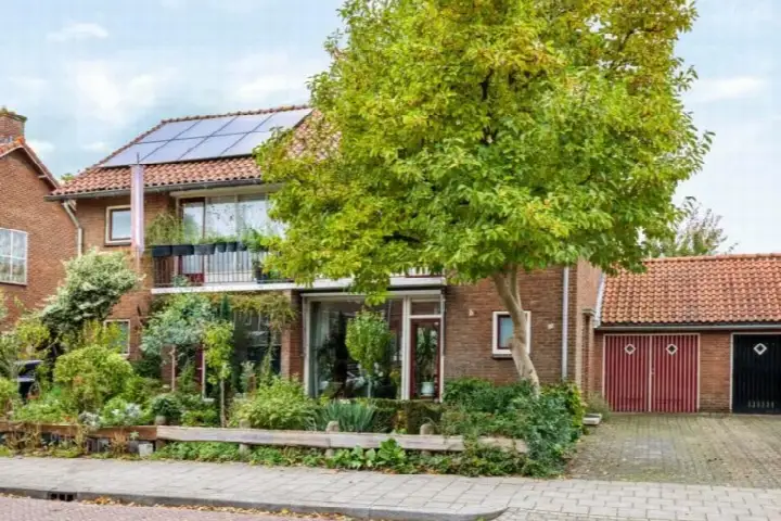Tussenwoning te koop: Schubertlaan 48, Componistenkwartier Apeldoorn