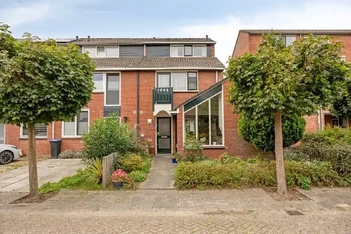 Corner house for sale: Schubertplantsoen 8, Zonneveld Hazerswoude-Rijndijk