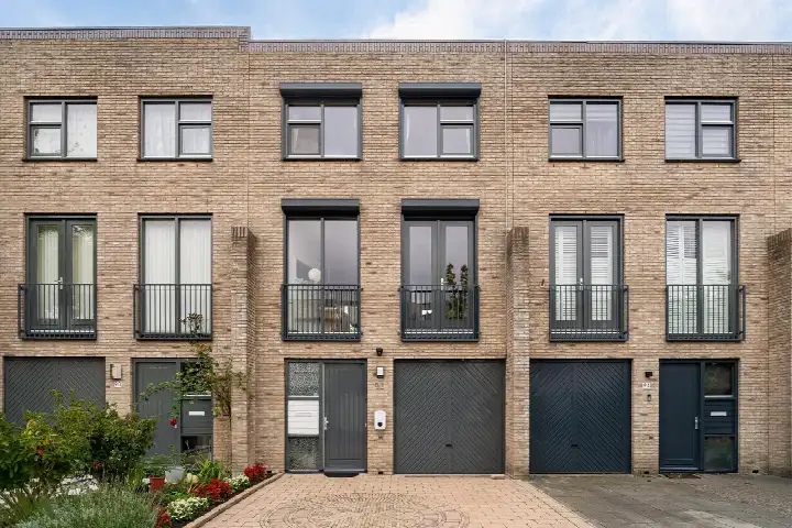 Terraced house for sale: Schuddebeursstraat 92, Zuid-Hollandbuurt-Zuidoost Zoetermeer
