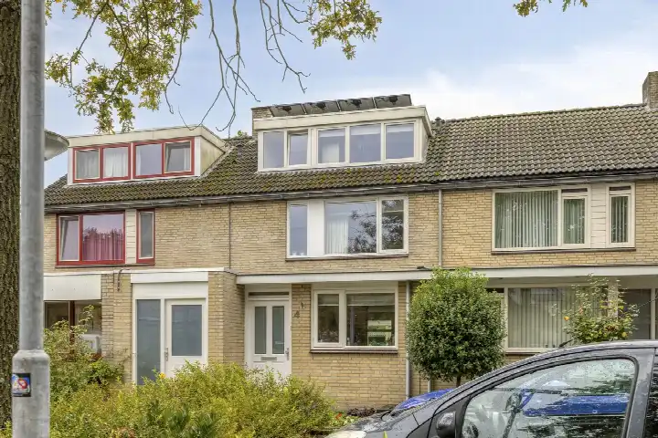 Tussenwoning te koop: Schuilevinkje 4, Speelheide Best