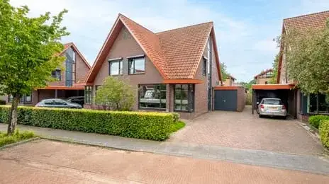 Twee-onder-één-kap te koop: Schulpvijver 22, Nijrees Almelo