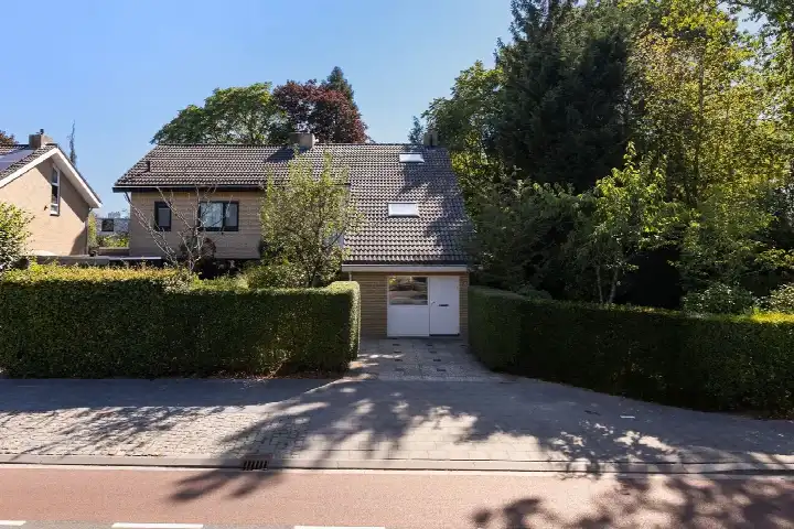 Twee-onder-één-kap te koop: Schutsestraat 19, Prinsenbeek Prinsenbeek