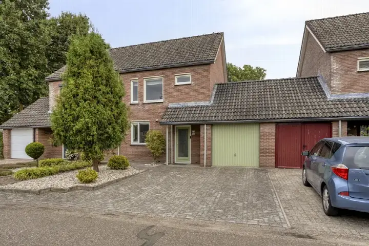 Tussenwoning te koop: Schuttersdreef 64, Kern Heythuysen Heythuysen