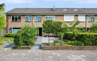 Tussenwoning te koop: Serenadestraat 10, Sprenkelaar Apeldoorn