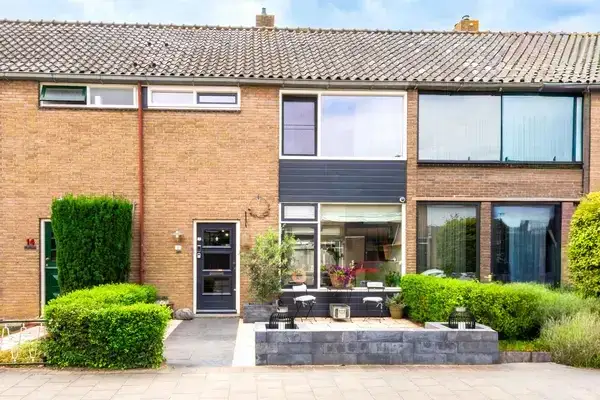 Terraced house for sale: Seringenstraat 12, Oud-Beijerland Croonenburghwijk Oud-Beijerland