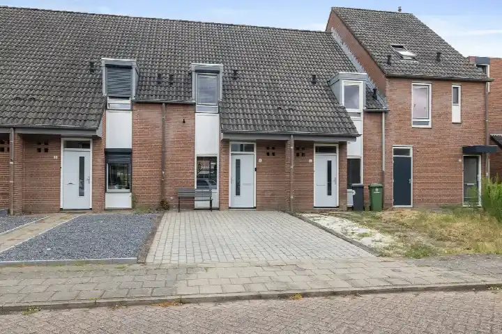 Tussenwoning te koop: Servaashof 6, De Riet Helden Helden