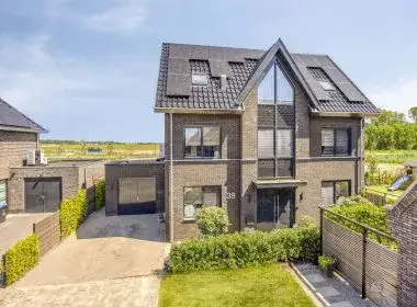 Detached house for sale: Shinichiro Tomonagastraat 39, Nobelhorst Oost Almere