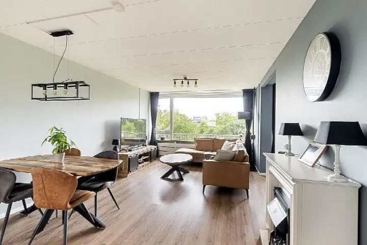 Apartment for sale: Sibeliusplein 166, Van Beethovenbuurt Schiedam