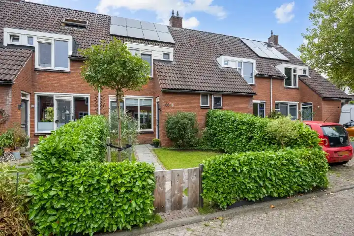 Terraced house for sale: Sibrandaheerd 60, Beijum-West Groningen