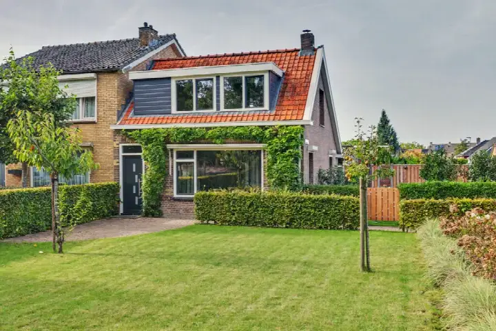 Semi-detached for sale: Siguitsedijk 14, Kern Kwadendamme Kwadendamme