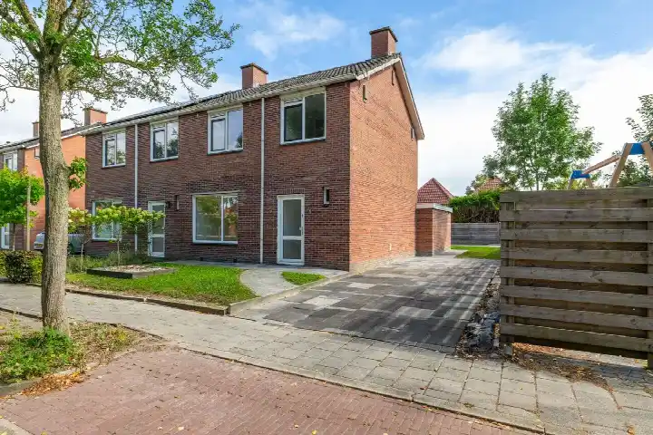 Twee-onder-één-kap te koop: Sijpkensstraat 21, Oostwold Oostwold (Gem. Oldambt)