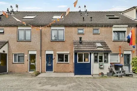 Terraced house for sale: Simon Vestdijk-erf 74, Pearl Buck-erf en omgeving Dordrecht